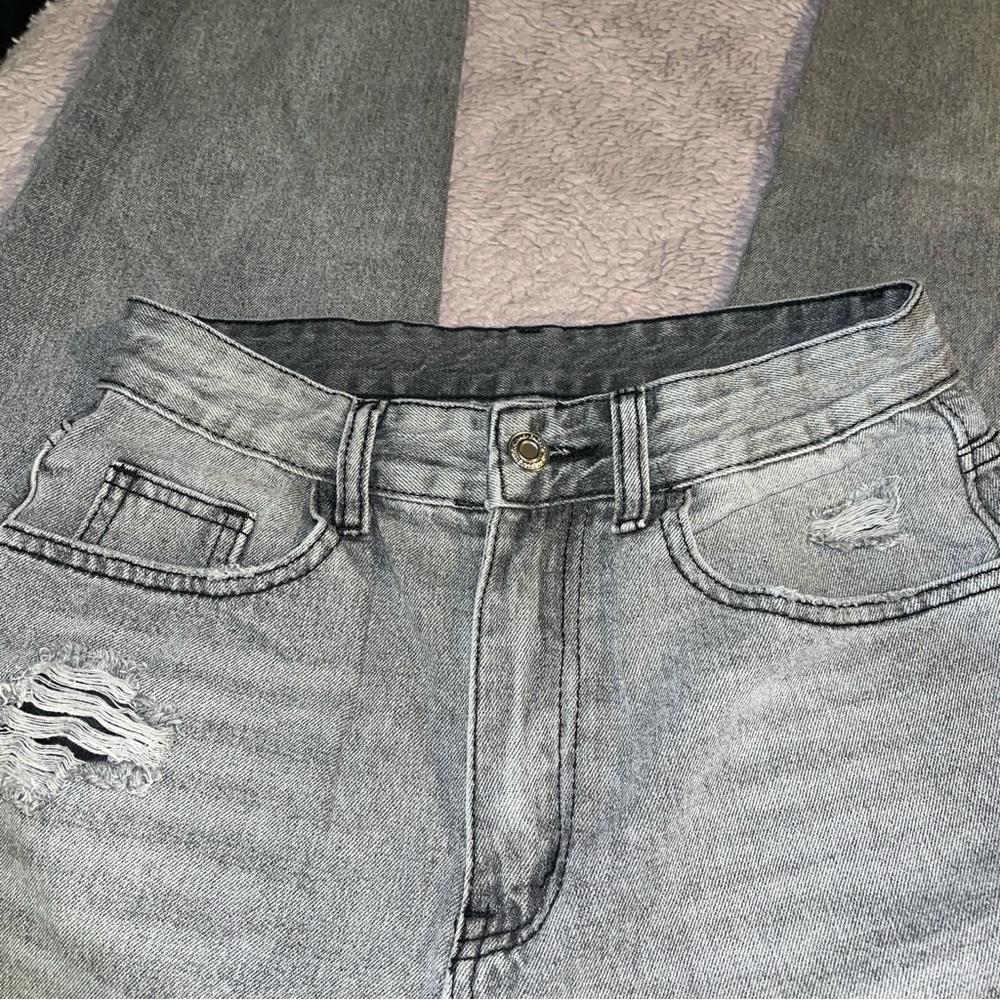 SHEIN Gray High Rise Distressed Jeans - Picture 2 of 4